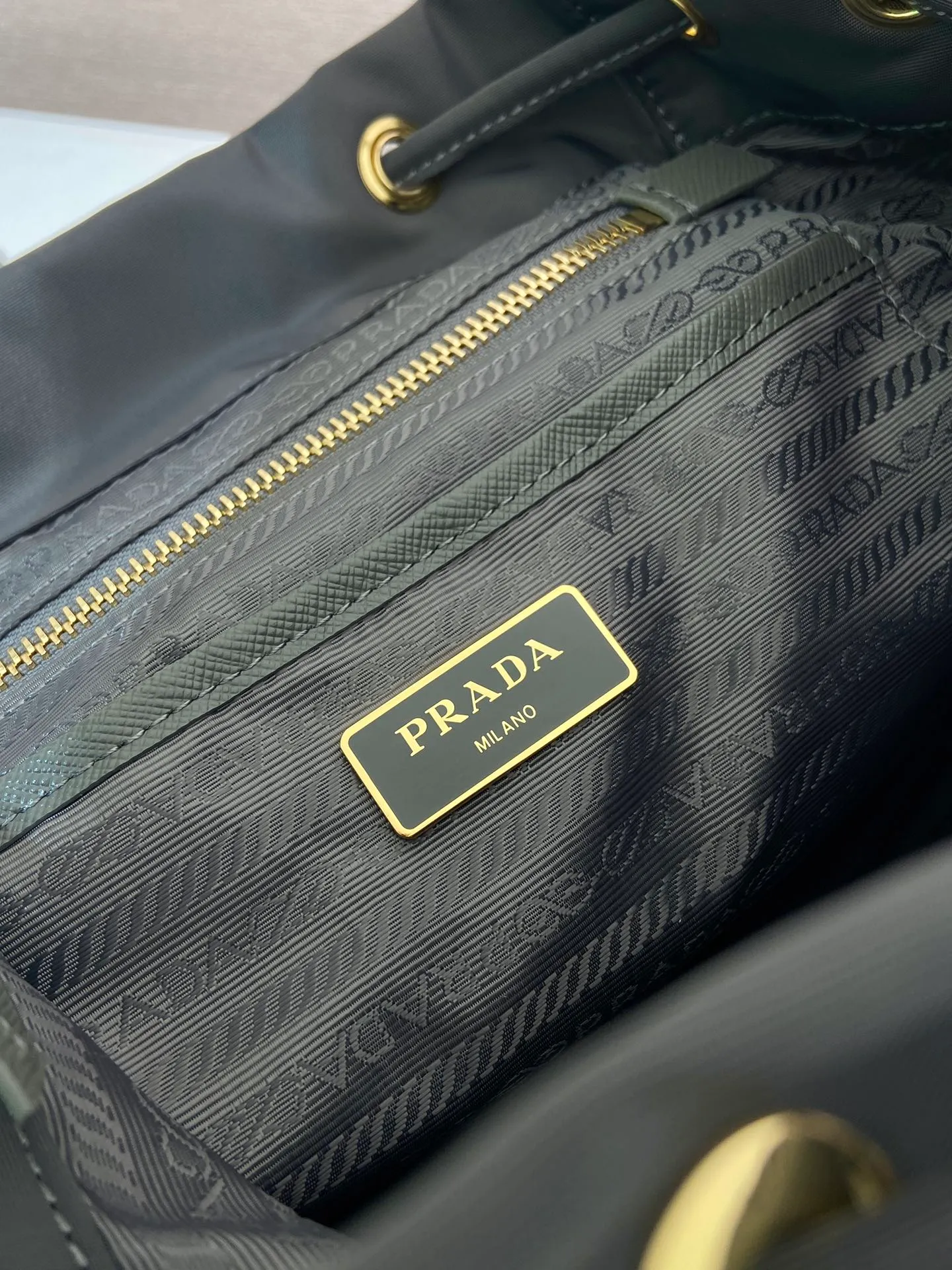 💰1300🎉New product🎉1BZ081 Backpack🎉🎉 This backpack is made of imported nylon fabric. The body of the bag is designed with three zipper pockets. The bag opening is opened and closed with a flip drawstring. It has top-grade hardware, large capacity, and many pockets. It is very practical. Length 24.5x Height 29x Bottom 12cm🎉🎉🎉💰💰💰