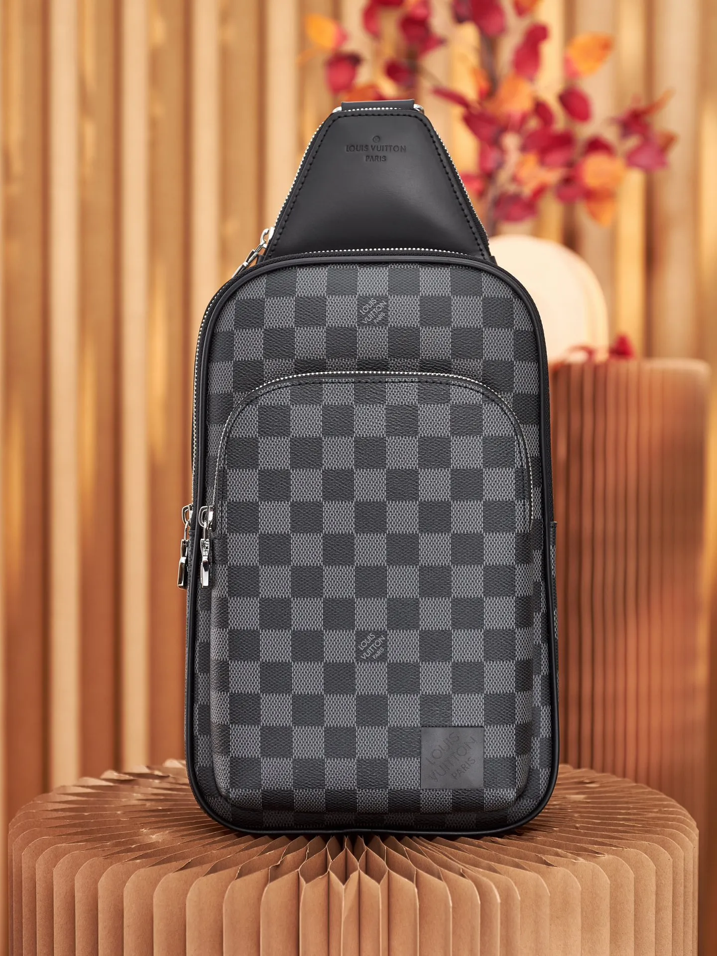 P¥720👉nfc dynamic chip version👈[Top-level inspection-free all-steel hardware] This Avenue shoulder bag is made of Damier Graphite canvas, and the front outer pocket is decorated with a Louis Vuitton Paris logo leather patch. The adjustable nylon shoulder straps can be fixed on the left and right sides with D-rings, while the canvas straps and lining are sustainable. Damier Graphite coated canvas - Calfskin trim - Textile lining - Square hardware on the front - Main compartment - Zip front pocket - Small top zip pocket - Shoulder strap, non-detachable, adjustable! ! Model: N45302; Size: 20x31x7CM