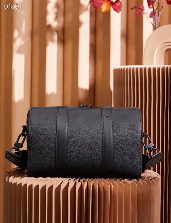 P¥940👉nfc163C01 dynamic chip version👈[Top-grade inspection-free all-steel hardware] This City Keepall handbag blooms in the Louis Vuitton neoclassical style in autumn. Aerogram fine-grained cow leather is as soft as traditional aviation letterhead. Metal LV letters subtly express the brand's logo. A detachable shoulder strap makes it easy to carry. It combines practical functionality with contemporary elegance. Aerogram grained cow leather, cow leather trim, fabric lining, metal hardware, metal lettering, double zipper closure, large main compartment! ! Model: M59255; Size: 27x17x13CM