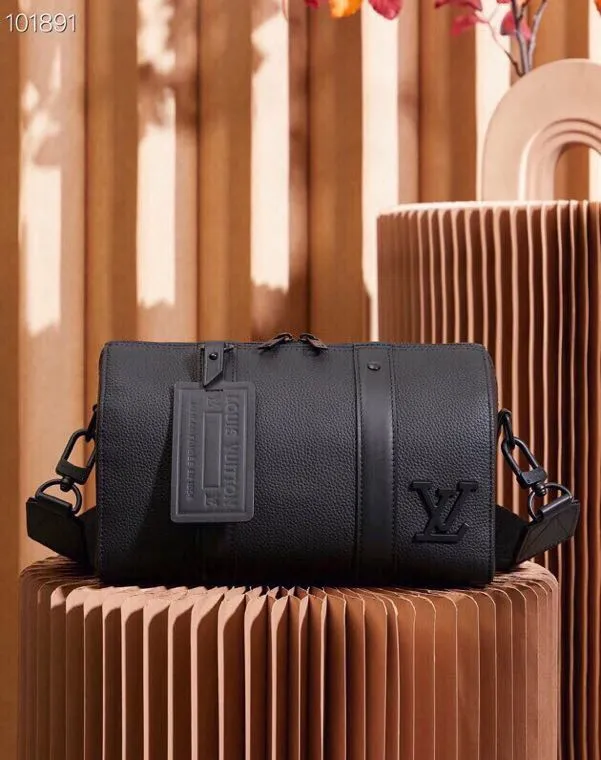 P¥940👉nfc163C01 dynamic chip version👈[Top-grade inspection-free all-steel hardware] This City Keepall handbag blooms in the Louis Vuitton neoclassical style in autumn. Aerogram fine-grained cow leather is as soft as traditional aviation letterhead. Metal LV letters subtly express the brand's logo. A detachable shoulder strap makes it easy to carry. It combines practical functionality with contemporary elegance. Aerogram grained cow leather, cow leather trim, fabric lining, metal hardware, metal lettering, double zipper closure, large main compartment! ! Model: M59255; Size: 27x17x13CM