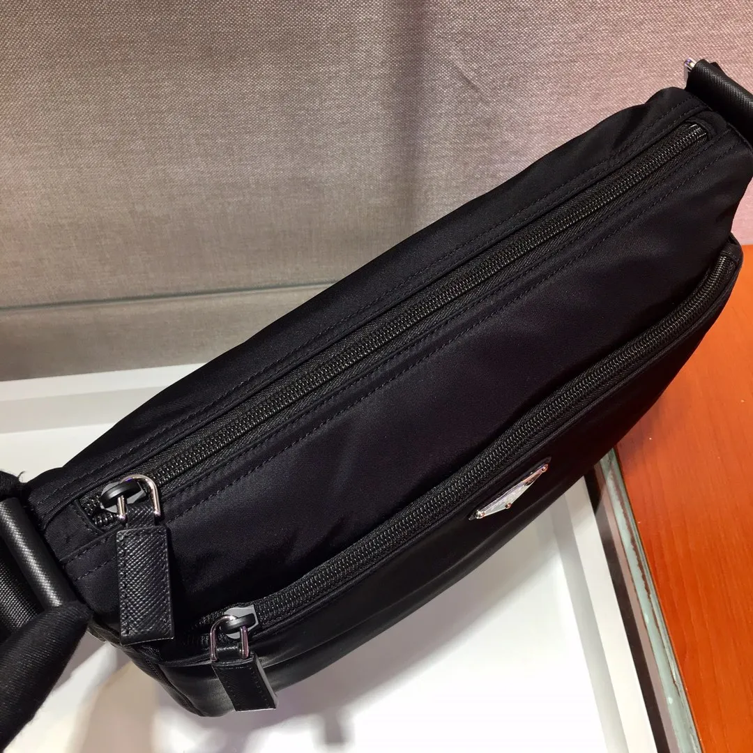 🎉Exclusive first release🎉1BC421 has arrived👏🏻👏🏻Original item, imported fabric shoulder bag, adjustable fabric shoulder strap, stainless steel accessories, triangular enamel nameplate Zipper closure, one zipper outer bag, two inner bags, one zipper bag, many compartments, light and practical, length 31x height 23x base 9cm.👏🏻👏🏻👏🏻💰💰💰92698480💰