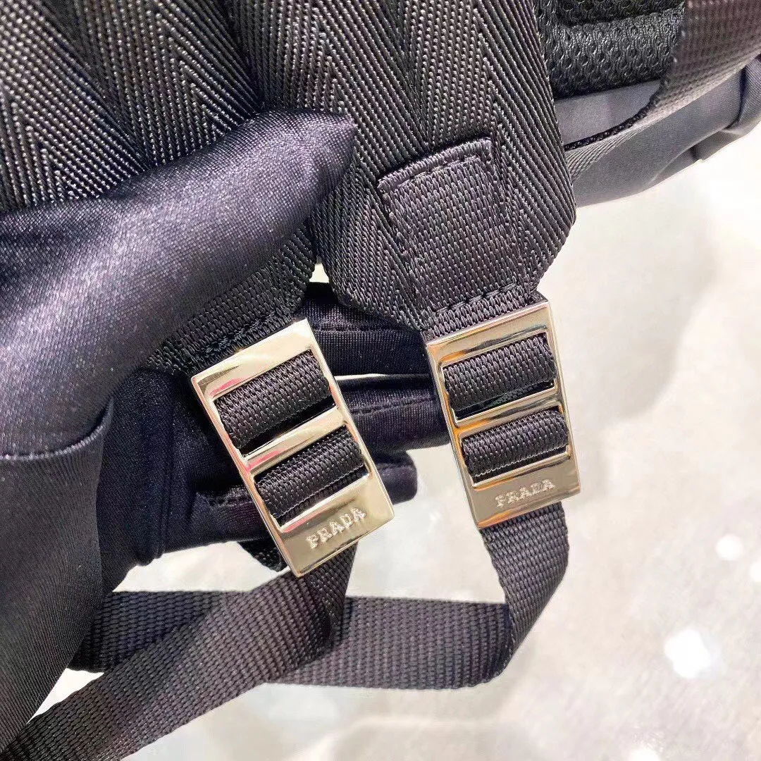 P640¥ new first release✨ Original order quality Pra*a latest model 2VZ066 enamel triangle micro label Imported original parachute fabric Using imported equipment ✈️ + The lines are all clear ZP synchronized original hardware accessories Adjustable fabric shoulder straps stainless steel accessories Perfect details comparable to counters 😘Size 40*17*29 Fashionable and casual, a must-have for fashionistas [Deyi][Deyi] It's ready to ship [delightful][delightful]