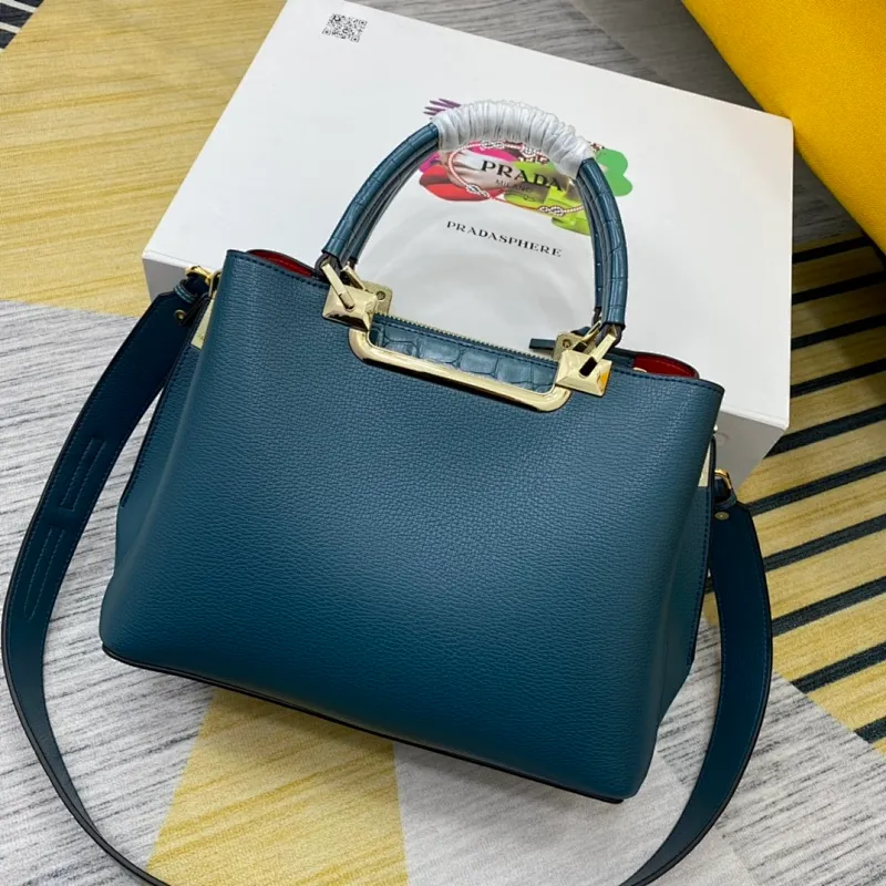 All categories Official website "Brand Women's Bags" Women's Bags 💙 PRADA 2022 official new Prada imported calfskin crossbody bag wholesale 58002500 High quality Size: 30-22-14CM