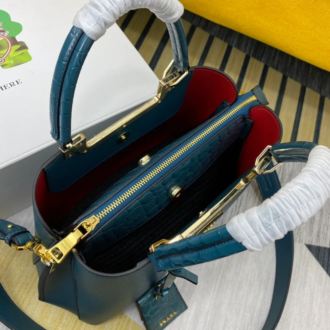 All categories Official website "Brand Women's Bags" Women's Bags 💙 PRADA 2022 official new Prada imported calfskin crossbody bag wholesale 58002500 High quality Size: 30-22-14CM