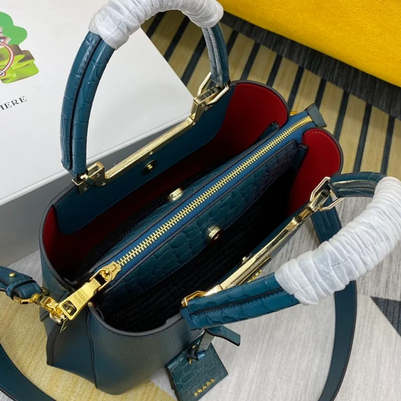 All categories Official website "Brand Women's Bags" Women's Bags 💙 PRADA 2022 official new Prada imported calfskin crossbody bag wholesale 58002500 High quality Size: 30-22-14CM
