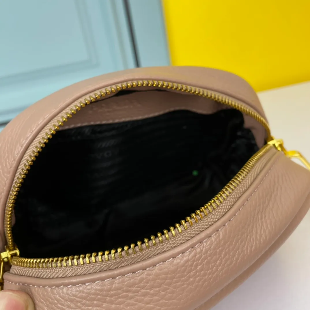 All categories Official website "Brand Women's Bags" Women's Bags 💙 PRADA 2022 official new Prada crossbody bag wholesale 58002500 Original order quality Size: 21-14-8CM