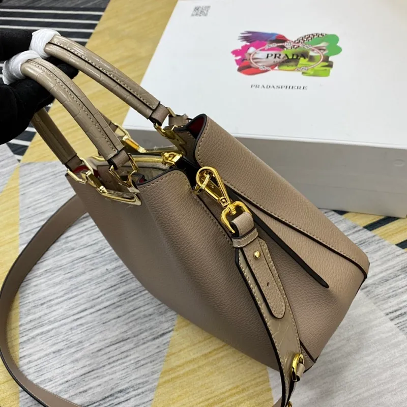 All categories Official website "Brand Women's Bags" Women's Bags 💙 PRADA 2022 official new Prada imported calfskin crossbody bag wholesale 58002500 High quality Size: 30-22-14CM