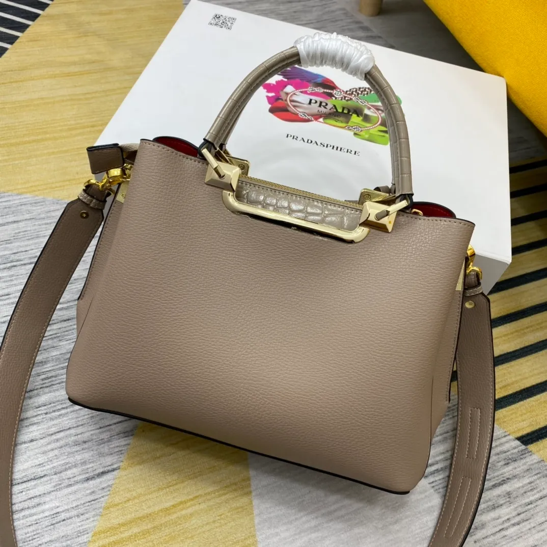 All categories Official website "Brand Women's Bags" Women's Bags 💙 PRADA 2022 official new Prada imported calfskin crossbody bag wholesale 58002500 High quality Size: 30-22-14CM