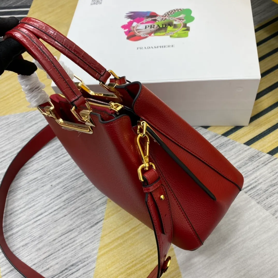 All categories Official website "Brand Women's Bags" Women's Bags 💙 PRADA 2022 official new Prada imported calfskin crossbody bag wholesale 58002500 High quality Size: 30-22-14CM