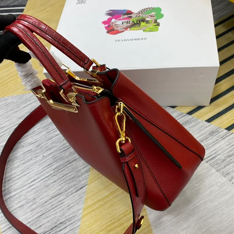 All categories Official website "Brand Women's Bags" Women's Bags 💙 PRADA 2022 official new Prada imported calfskin crossbody bag wholesale 58002500 High quality Size: 30-22-14CM
