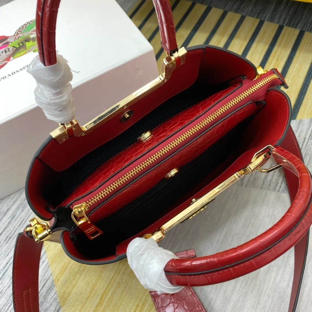 All categories Official website "Brand Women's Bags" Women's Bags 💙 PRADA 2022 official new Prada imported calfskin crossbody bag wholesale 58002500 High quality Size: 30-22-14CM