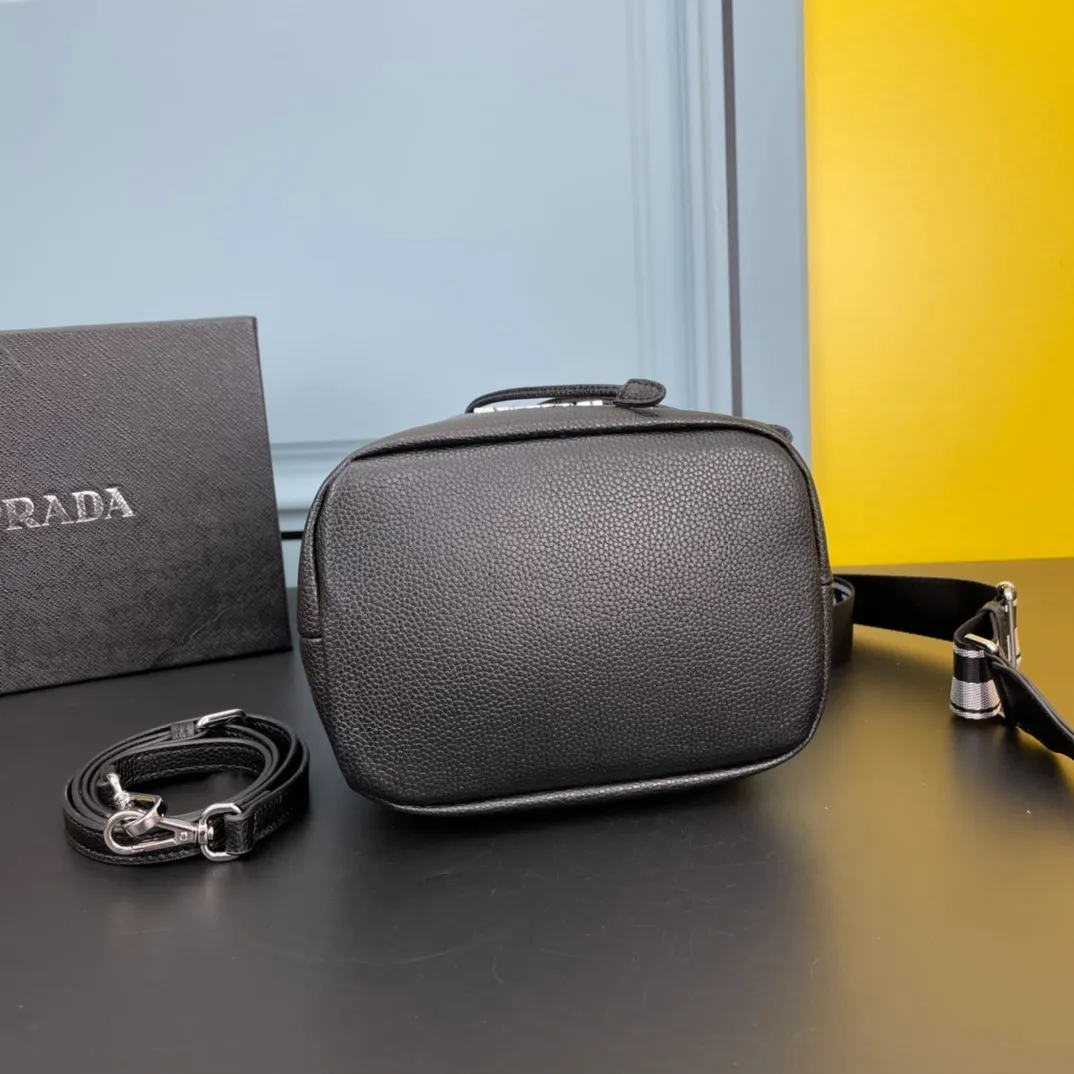 All categories Official website "Brand Women's Bags" Women's Bags 💙 PRADA 2022 official new Prada cowhide backpack wholesale 58001700 High quality Size: 20-25-14CM