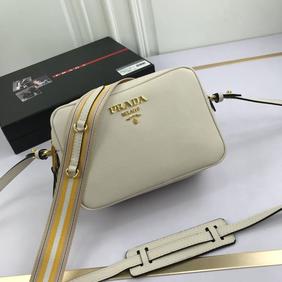All categories Official website "Brand Women's Bags" Women's Bags 💙 PRADA 2022 Official New Prada Imported Cowhide Crossbody Bag Wholesale 58002000 High Quality Size: 23-16-10CM