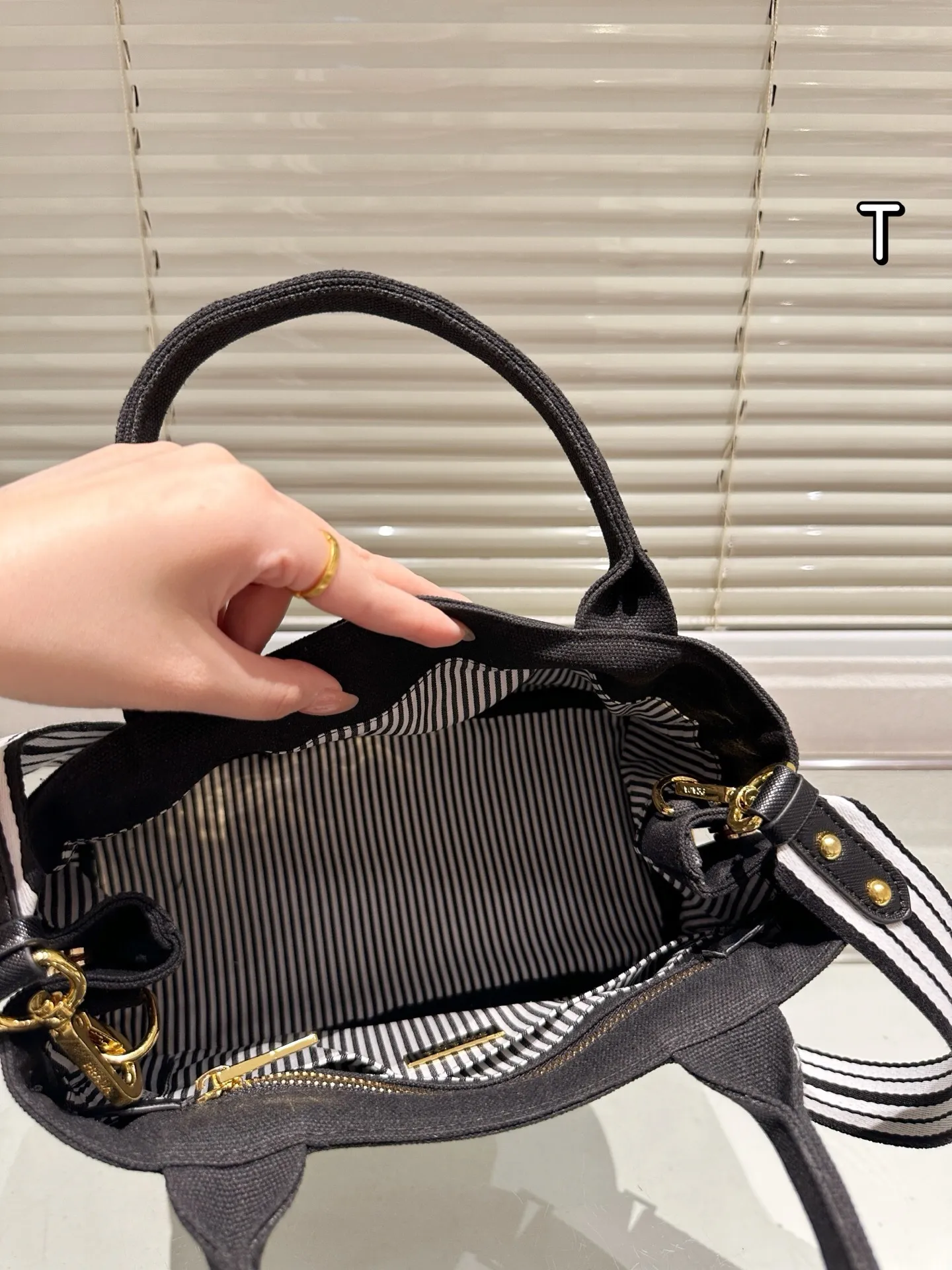 All Categories Official Website "Brand Women's Bags" Women's Bags 💙 PRADA 2025 New Prada Crossbody Bag