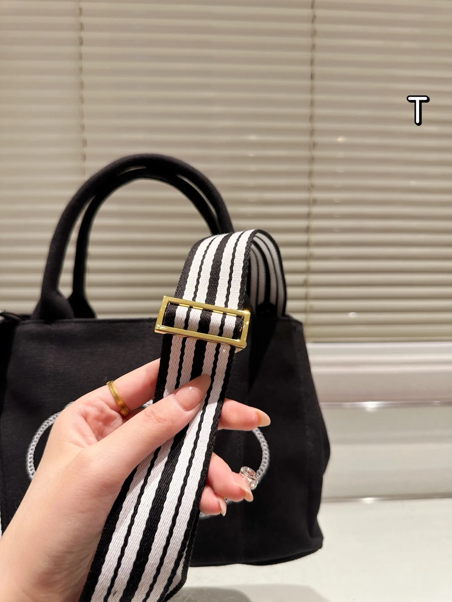 All Categories Official Website "Brand Women's Bags" Women's Bags 💙 PRADA 2025 New Prada Crossbody Bag