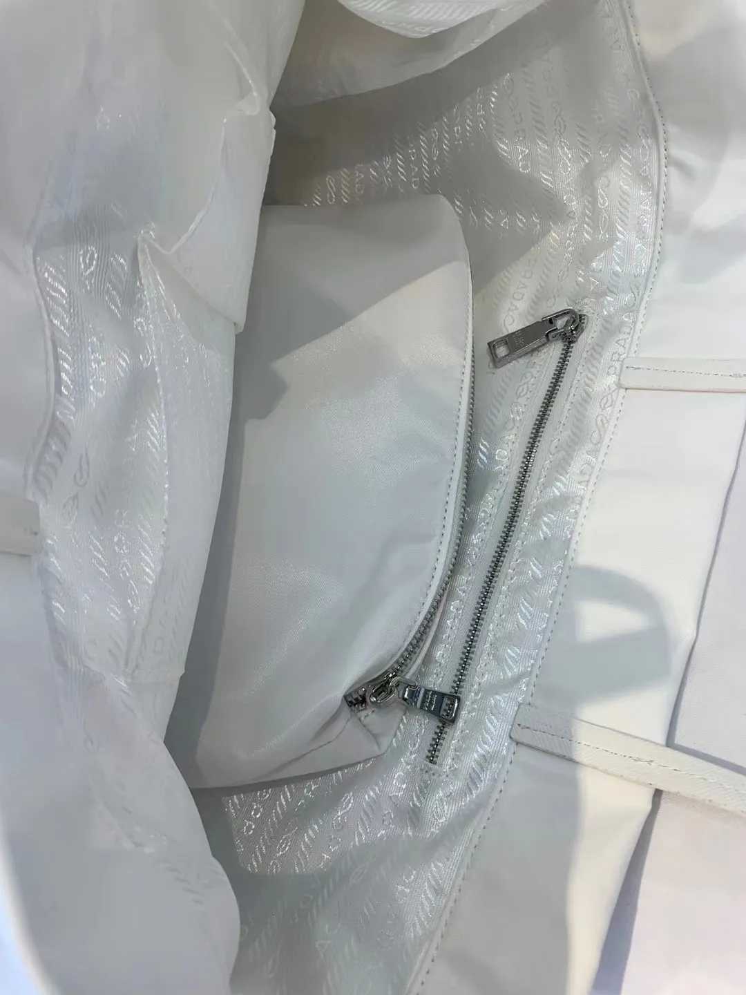 All categories Official website "Brand Women's Bags" Women's Bags 💙 PRADA 2022 Official New Prada Handbag Wholesale 58001400 High Quality Specifications: 40-34-16CM