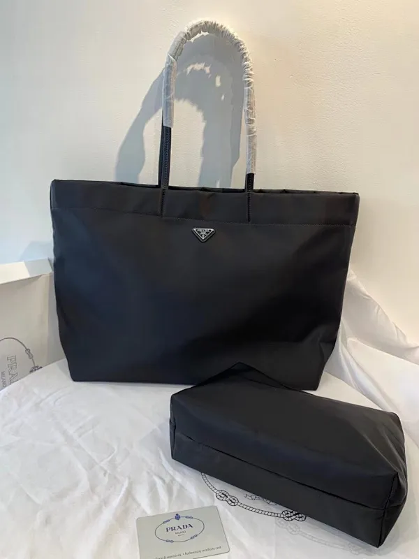 All categories Official website "Brand Women's Bags" Women's Bags 💙 PRADA 2022 Official New Prada Handbag Wholesale 58001400 High Quality Specifications: 40-34-16CM