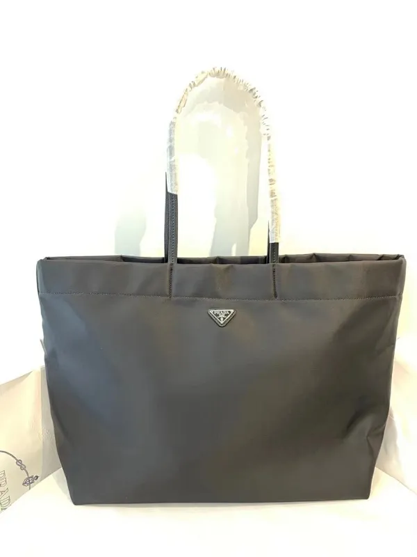 All categories Official website "Brand Women's Bags" Women's Bags 💙 PRADA 2022 Official New Prada Handbag Wholesale 58001400 High Quality Specifications: 40-34-16CM