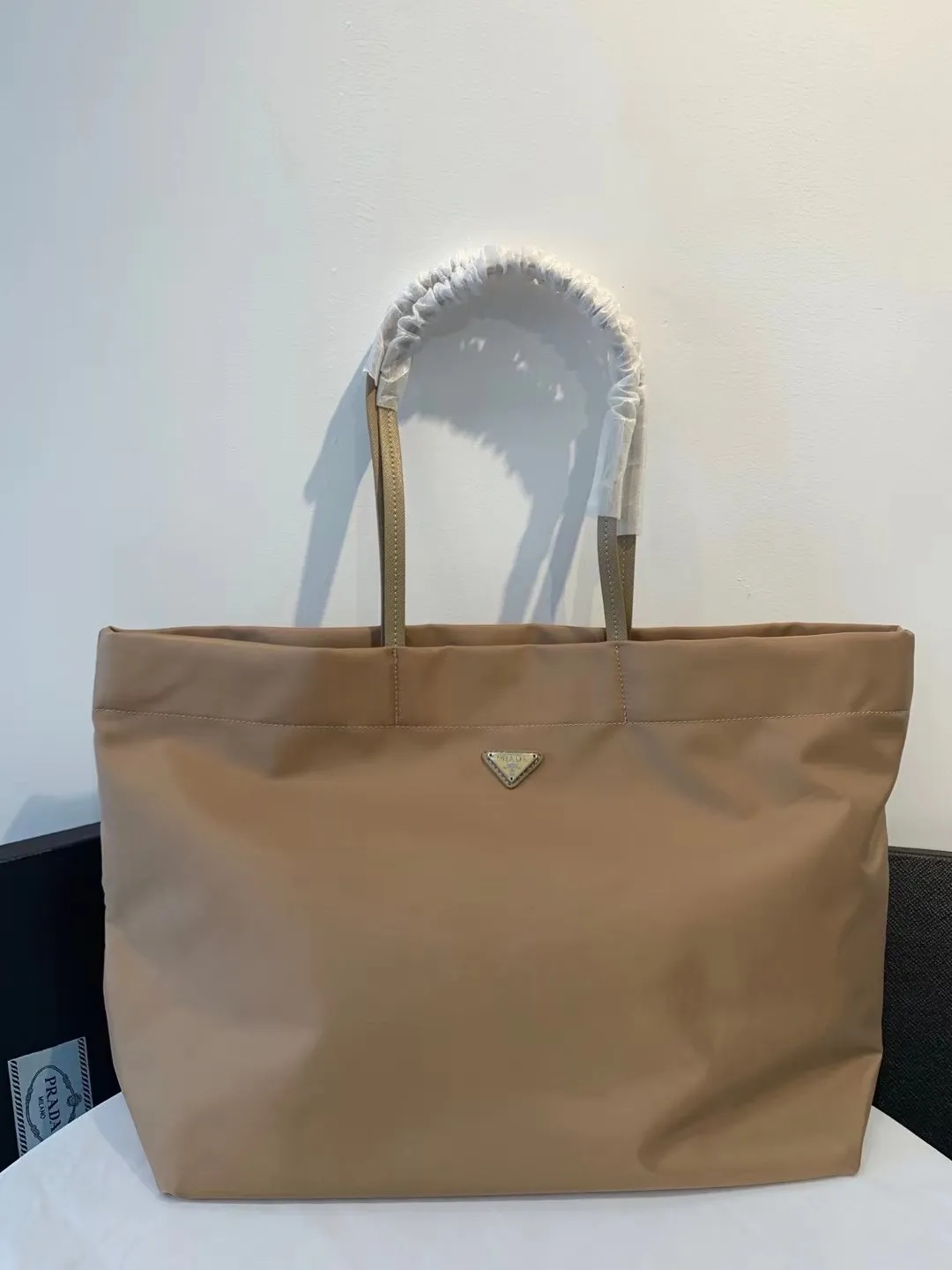 All categories Official website "Brand Women's Bags" Women's Bags 💙 PRADA 2022 Official New Prada Handbag Wholesale 58001400 High Quality Specifications: 40-34-16CM