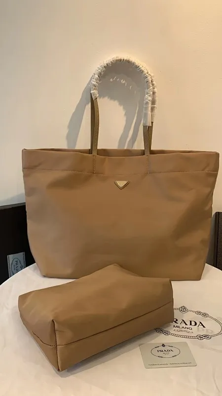 All categories Official website "Brand Women's Bags" Women's Bags 💙 PRADA 2022 Official New Prada Handbag Wholesale 58001400 High Quality Specifications: 40-34-16CM