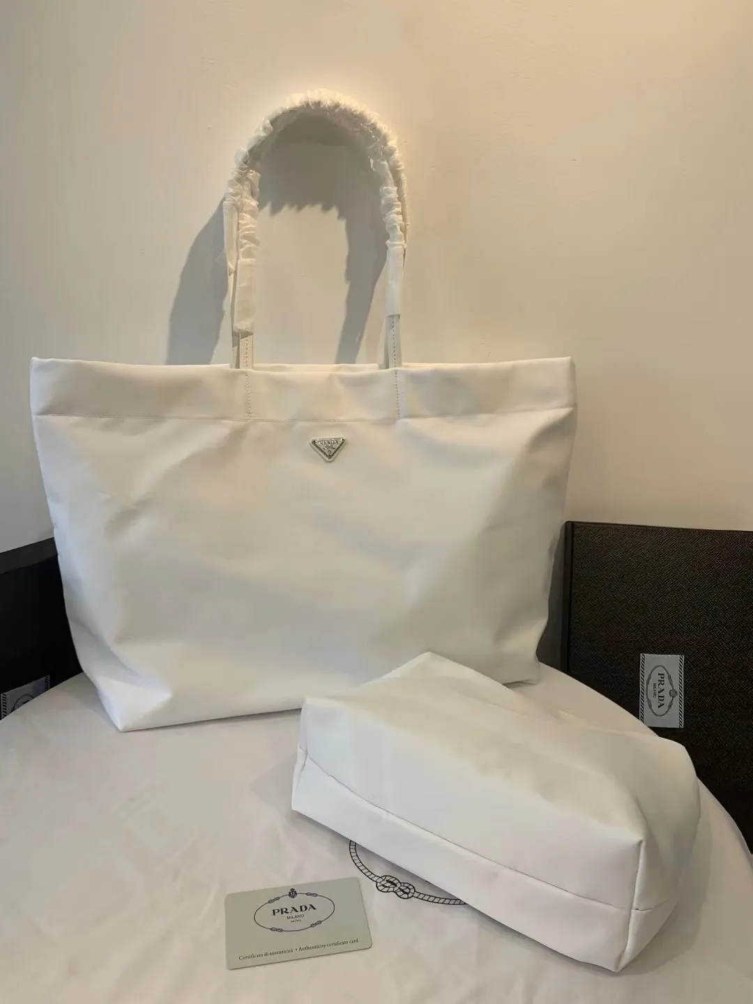 All categories Official website "Brand Women's Bags" Women's Bags 💙 PRADA 2022 Official New Prada Handbag Wholesale 58001400 High Quality Specifications: 40-34-16CM