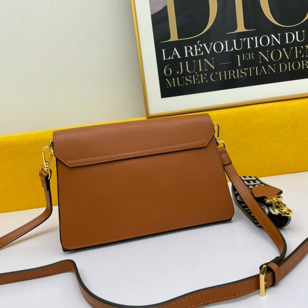 All categories Official website "Brand Women's Bags" Women's Bags 💙 PRADA 2022 official new Prada leather crossbody bag wholesale 58002300 High quality Size: 27-17-10CM