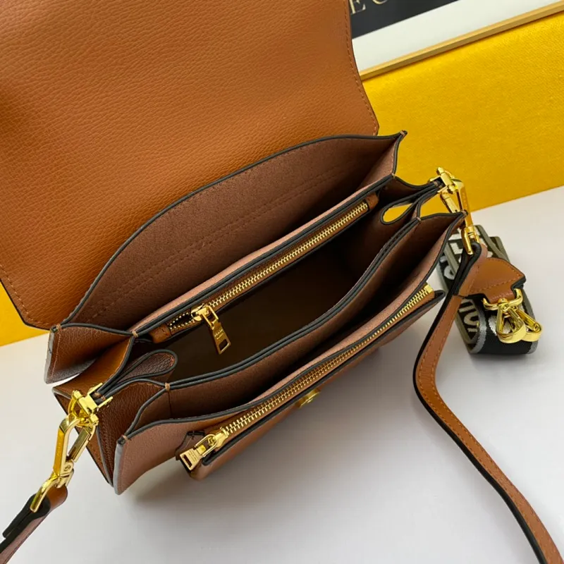 All categories Official website "Brand Women's Bags" Women's Bags 💙 PRADA 2022 official new Prada leather crossbody bag wholesale 58002300 High quality Size: 27-17-10CM