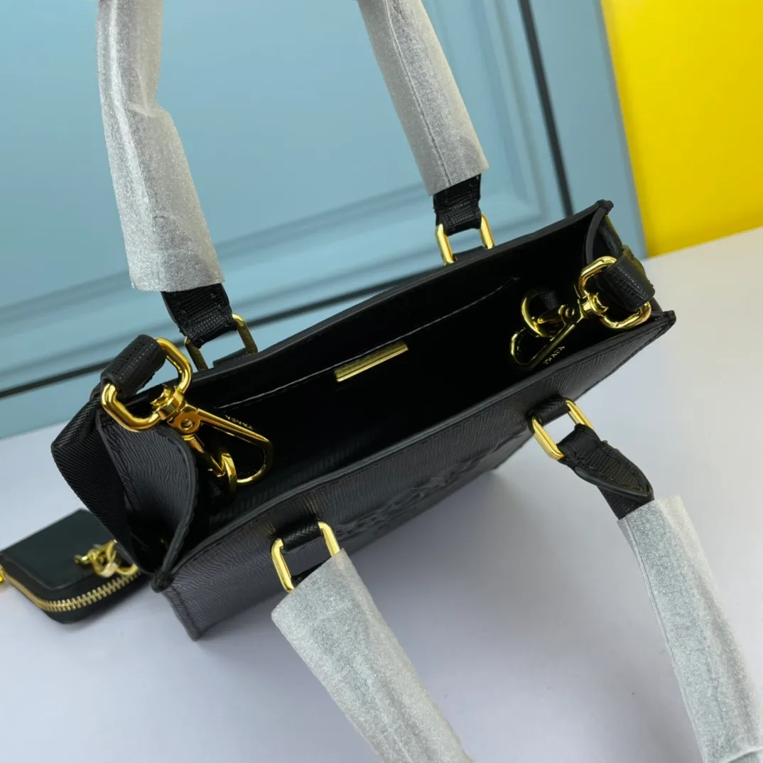 All categories Official website "Brand Women's Bags" Women's Bags 💙 PRADA 2022 official new Prada cowhide tote bag wholesale 58002000 High quality Size: 17-19-6CM
