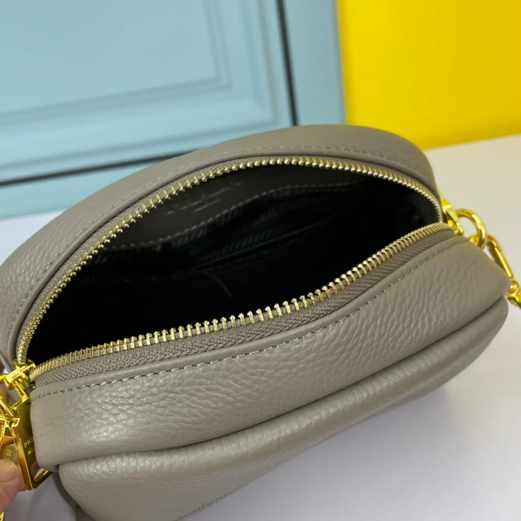 All categories Official website "Brand Women's Bags" Women's Bags 💙 PRADA 2022 official new Prada crossbody bag wholesale 58002500 Original order quality Size: 21-14-8CM