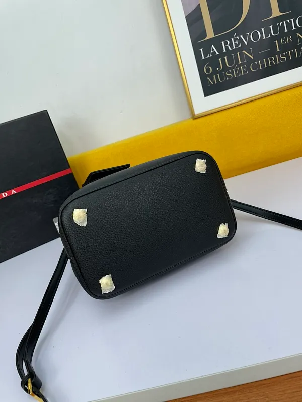 All Categories Official Website "Brand Women's Bags" Women's Bags 💙 PRADA 2022 Official New Prada Imported Cowhide Crossbody Bag Wholesale 58002300 High Quality Size: 23-13-24CM