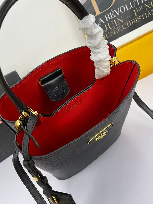 All Categories Official Website "Brand Women's Bags" Women's Bags 💙 PRADA 2022 Official New Prada Imported Cowhide Crossbody Bag Wholesale 58002300 High Quality Size: 23-13-24CM