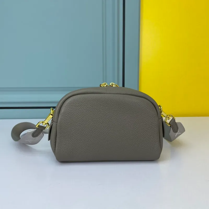 All categories Official website "Brand Women's Bags" Women's Bags 💙 PRADA replica PRADA, fine imitation PRADA bags, PRADA shoulder bags, 2023 official latest version PRADA cowhide camera bag, bag factory, original material, size: 21-14-8CM