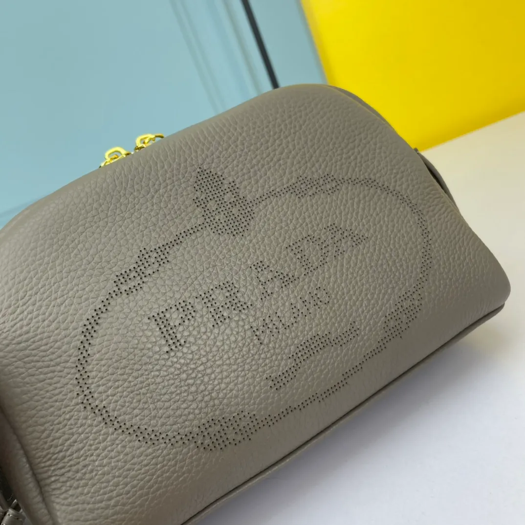 All categories Official website "Brand Women's Bags" Women's Bags 💙 PRADA replica PRADA, fine imitation PRADA bags, PRADA shoulder bags, 2023 official latest version PRADA cowhide camera bag, bag factory, original material, size: 21-14-8CM
