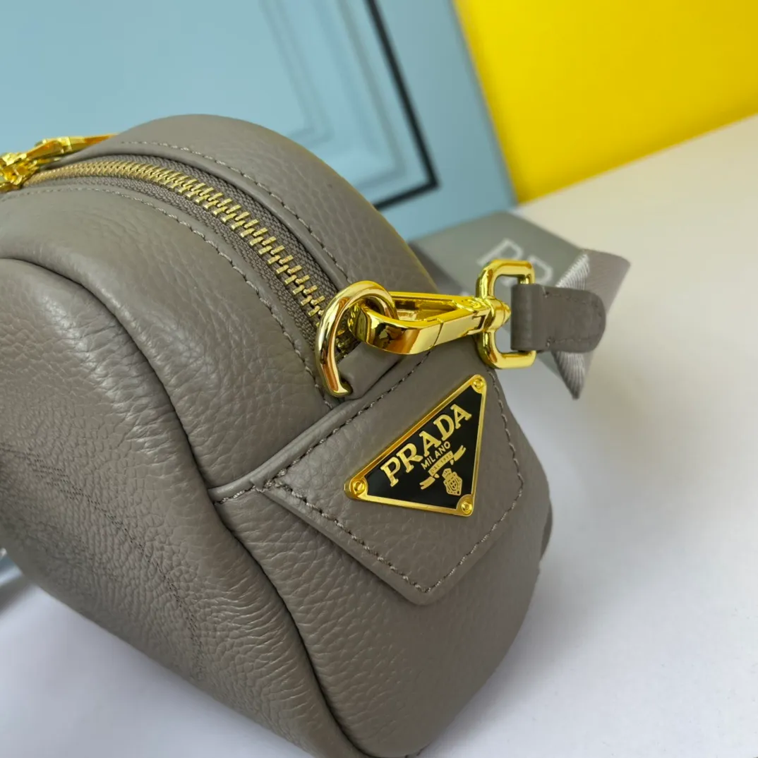 All categories Official website "Brand Women's Bags" Women's Bags 💙 PRADA replica PRADA, fine imitation PRADA bags, PRADA shoulder bags, 2023 official latest version PRADA cowhide camera bag, bag factory, original material, size: 21-14-8CM