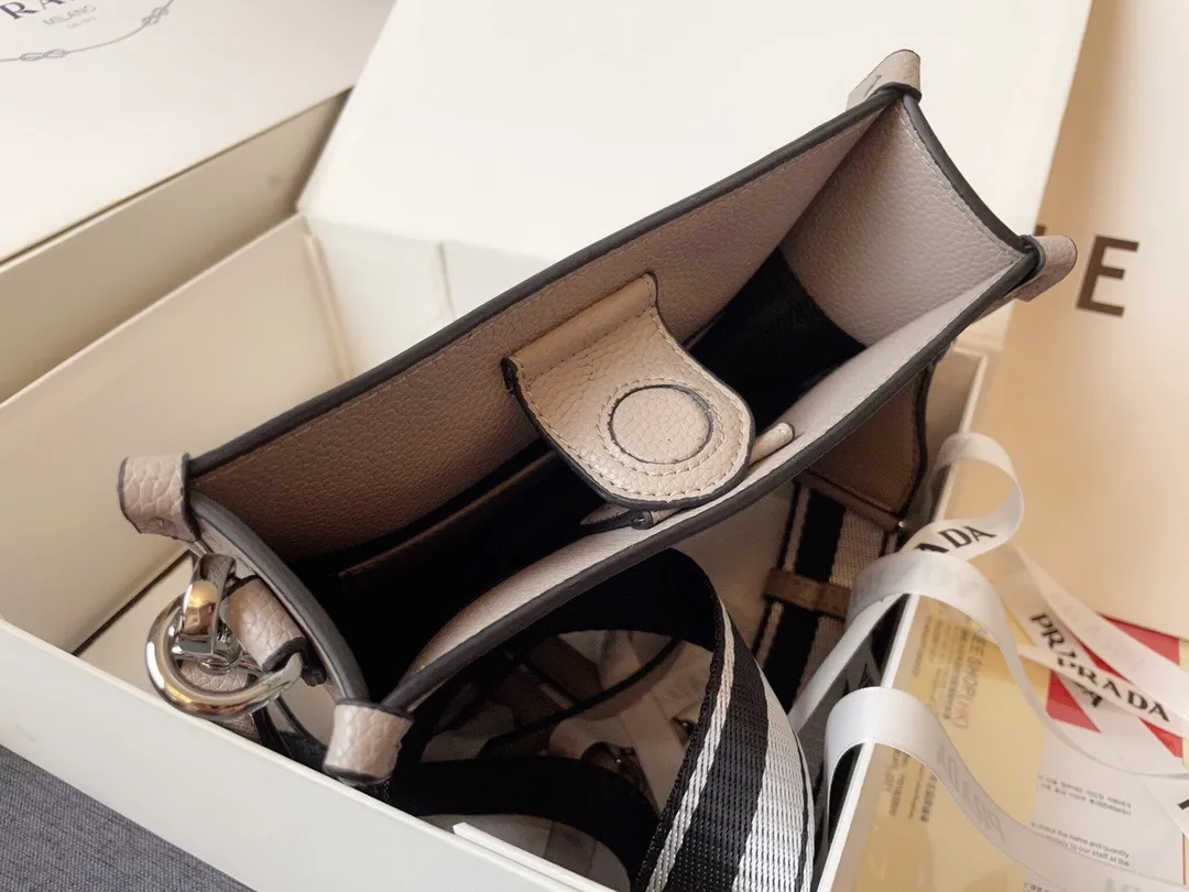All Categories Official Website "Brand Women's Bags" Women's Bags 💙 PRADA 2024 Latest Prada Crossbody Bag