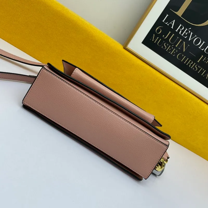 All categories Official website "Brand Women's Bags" Women's Bags 💙 PRADA 2022 official new Prada leather crossbody bag wholesale 58002300 High quality Size: 27-17-10CM