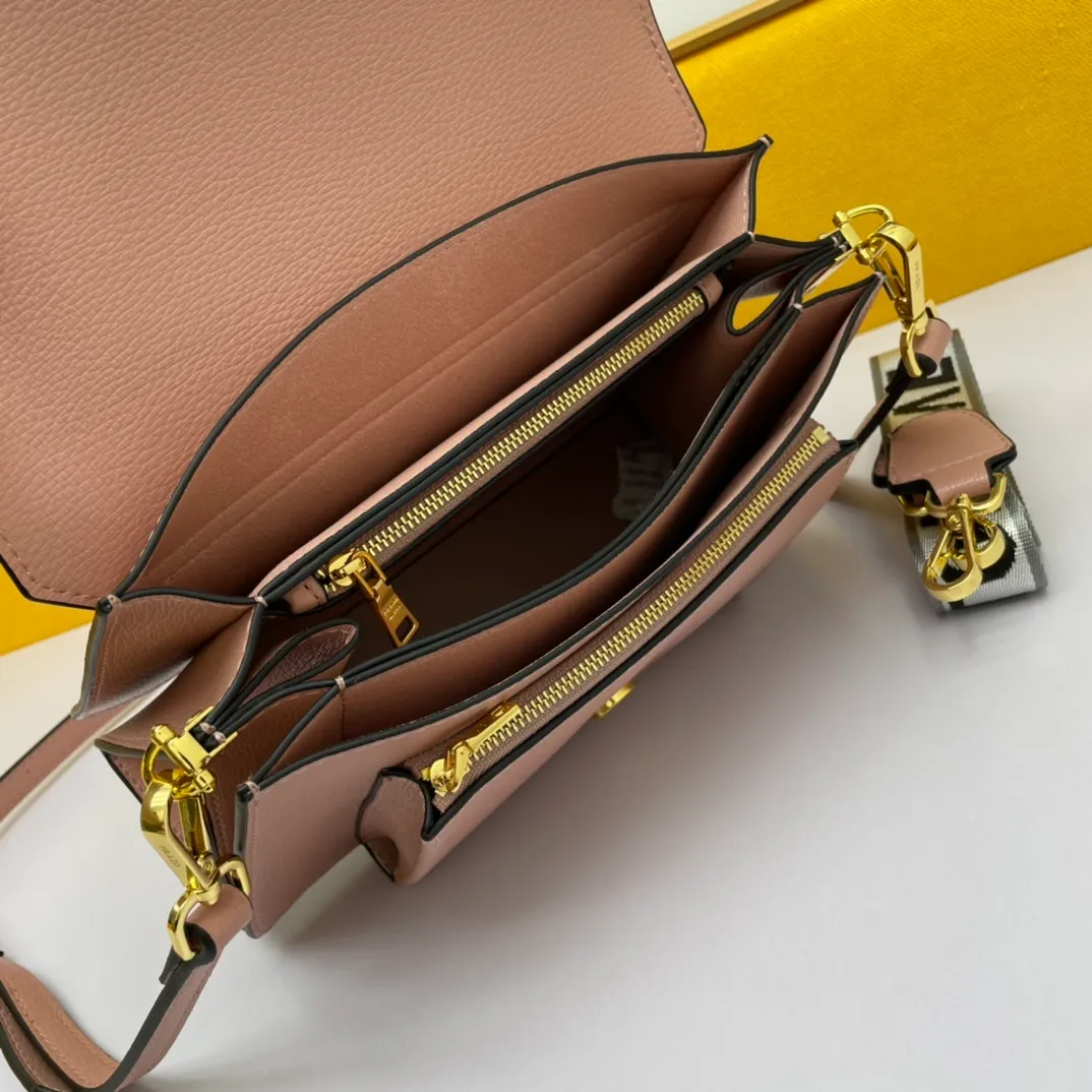 All categories Official website "Brand Women's Bags" Women's Bags 💙 PRADA 2022 official new Prada leather crossbody bag wholesale 58002300 High quality Size: 27-17-10CM