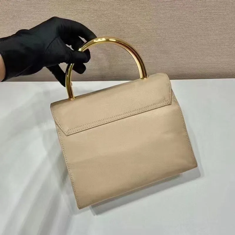 All categories Official website "Brand Women's Bags" Women's Bags 💙 PRADA 2022 official new Prada handbag wholesale Original order quality 58003800 Size: 21-17-12Cm