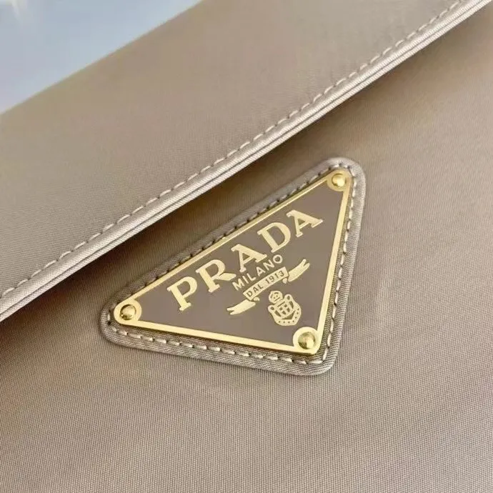 All categories Official website "Brand Women's Bags" Women's Bags 💙 PRADA 2022 official new Prada handbag wholesale Original order quality 58003800 Size: 21-17-12Cm