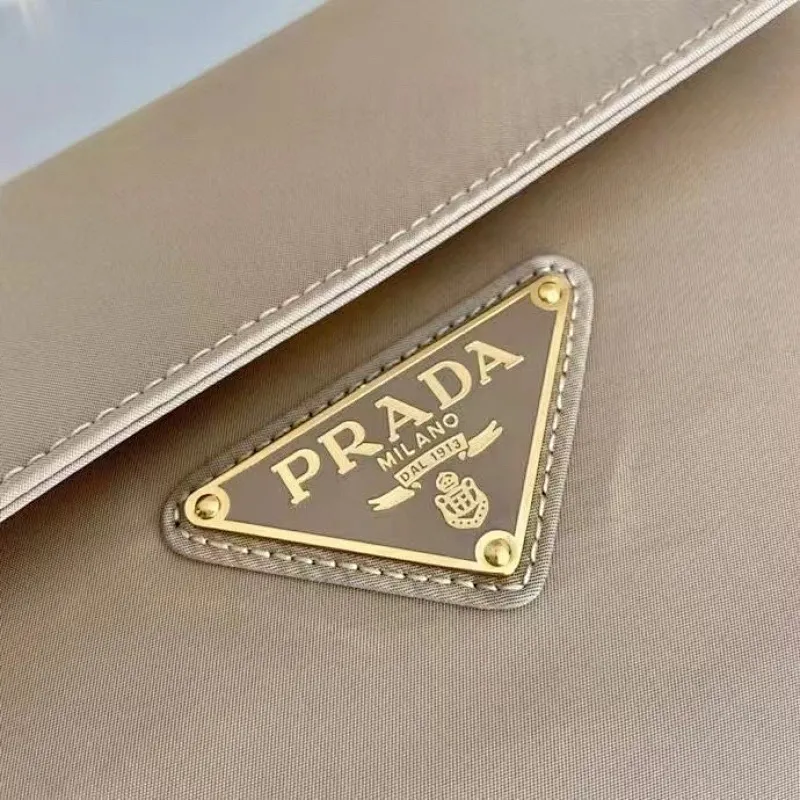 All categories Official website "Brand Women's Bags" Women's Bags 💙 PRADA 2022 official new Prada handbag wholesale Original order quality 58003800 Size: 21-17-12Cm