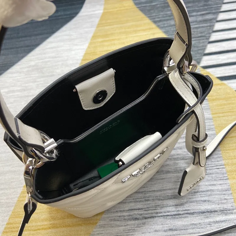 All Categories Official Website "Brand Women's Bags" Women's Bags 💙 PRADA 2022 Official New Prada Original Italian Imported Lambskin Leather Embroidery Crossbody Bag Wholesale 58002100 High Quality Size: 20-17.5-12CM