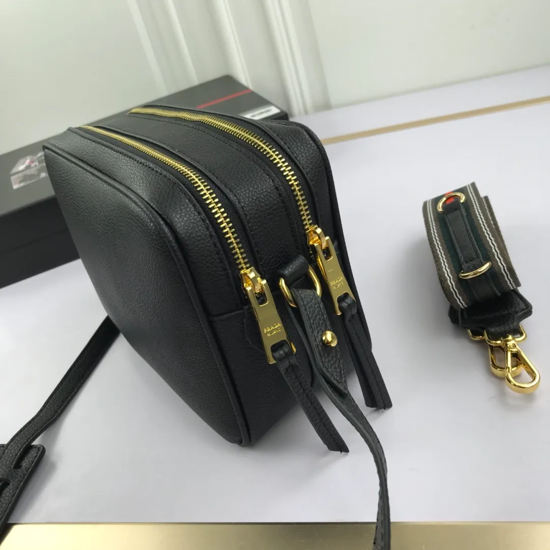 All categories Official website "Brand Women's Bags" Women's Bags 💙 PRADA 2022 Official New Prada Imported Cowhide Crossbody Bag Wholesale 58002000 High Quality Size: 23-16-10CM