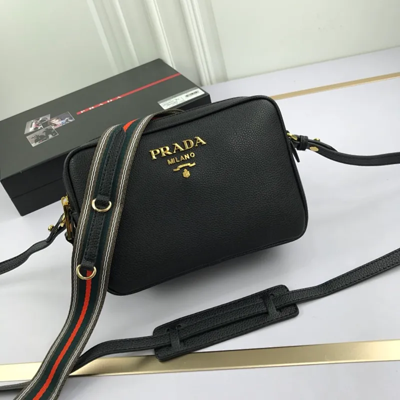 All categories Official website "Brand Women's Bags" Women's Bags 💙 PRADA 2022 Official New Prada Imported Cowhide Crossbody Bag Wholesale 58002000 High Quality Size: 23-16-10CM