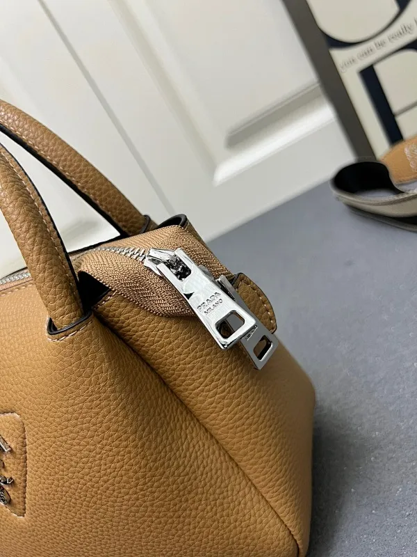 All Categories Official Website "Brand Women's Bags" Women's Bags 💙 PRADA 2025 New Prada Crossbody Bag