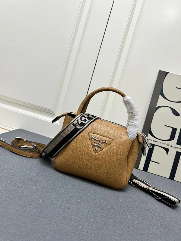 All Categories Official Website "Brand Women's Bags" Women's Bags 💙 PRADA 2025 New Prada Crossbody Bag