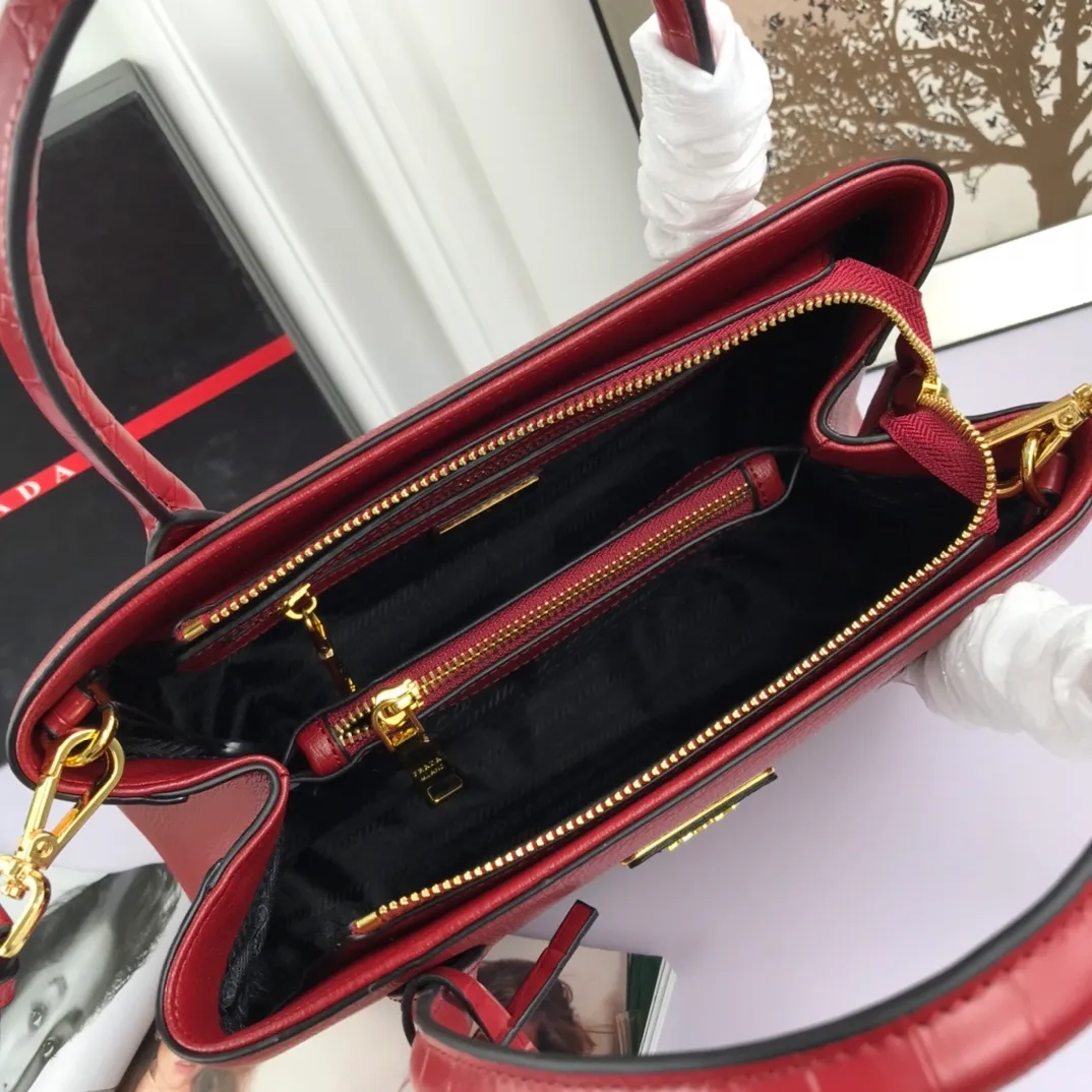 All categories Official website "Brand Women's Bags" Women's Bags 💙 PRADA 2022 official new Prada calfskin handbag wholesale 58002500 High quality Size: 30-24-14CM