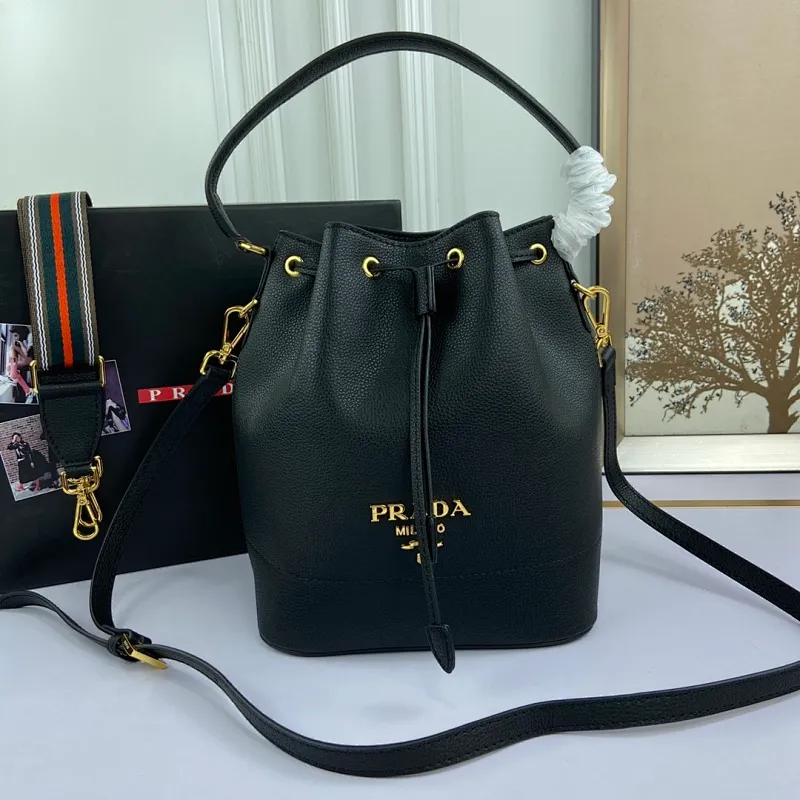 All categories Official website "Brand Women's Bags" Women's Bags 💙 PRADA 2022 official new Prada calfskin pebbled crossbody bag wholesale 58002300 High quality Size: 21-25-15CM