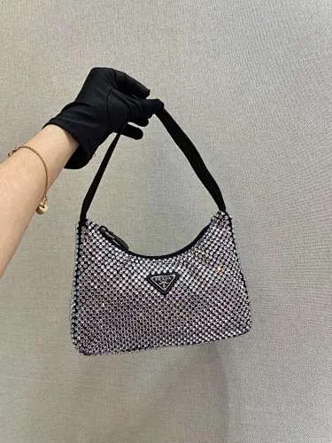 All categories Official website "Brand Women's Bags" Women's Bags 💙 PRADA 2022 official new Prada armpit bag wholesale Original order quality 58002500 Size: 23-13-5Cm