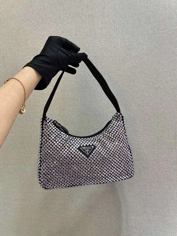 All categories Official website "Brand Women's Bags" Women's Bags 💙 PRADA 2022 official new Prada armpit bag wholesale Original order quality 58002500 Size: 23-13-5Cm