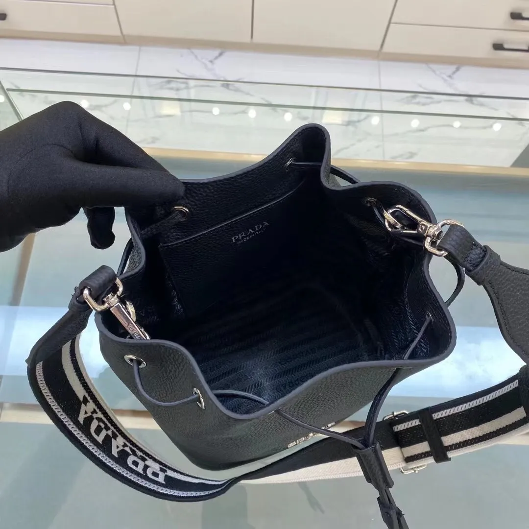 All categories Official website "Brand Women's Bags" Women's Bags 💙 PRADA 2022 Official New Prada Bucket Bag Wholesale Original Order Quality 58006000 Size: 20-25-14Cm